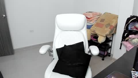 Zulma Yisset online show from 01.25.25