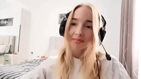 Mila online show from 02.06.26