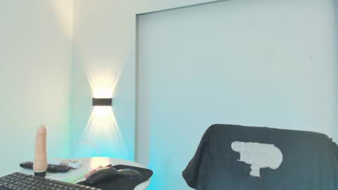 Staicy Adams online show from 10.02.25