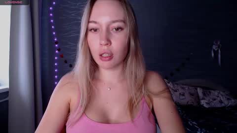 Snapshot of star_and_jane_ chatting on 03.04.25 star_and_jane_ online show from 03.04.25