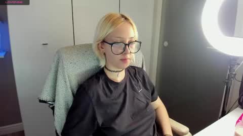 Snapshot of starelli chatting on 05.14.26 Kate online show from 05.14.26