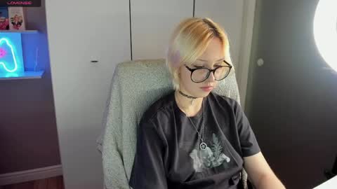 Snapshot of starelli chatting on 05.18.26 Kate online show from 05.18.26