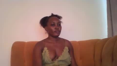 Snapshot of stargirl880271 chatting on 02.19.25 isha online show from 02.19.25