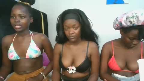 Snapshot of stargirl_lia chatting on 11.30.25 lia online show from 11.30.25