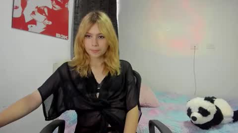 Snapshot of starmoonly chatting on 11.30.25 starmoonly online show from 11.30.25