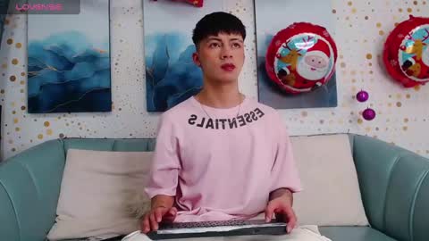 Snapshot of steev_novoa chatting on 12.28.24 Steev online show from 12.28.24