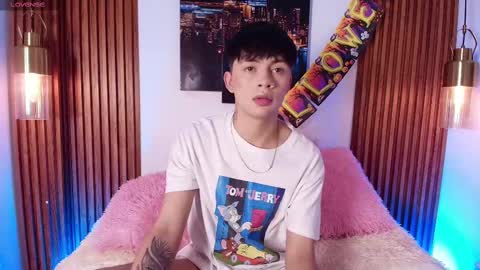 Snapshot of steev_novoa chatting on 10.22.25 Steev online show from 10.22.25