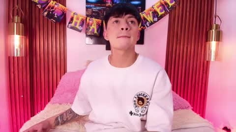 Snapshot of steev_novoa chatting on 10.23.25 Steev online show from 10.23.25