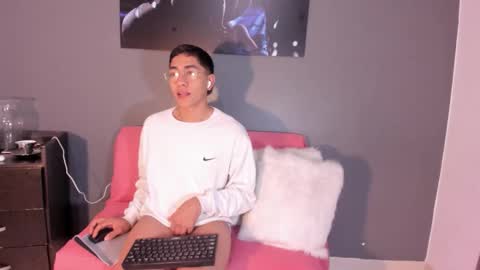 Snapshot of stefanford_ chatting on 12.21.25 StefanFord online show from 12.21.25