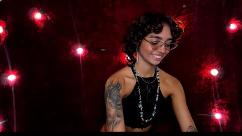 Snapshot of stefania_paz chatting on 11.25.25 Stefania online show from 11.25.25