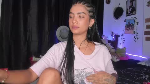 Im MiaIts my first day here  online show from 02.09.25