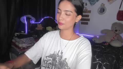 Im MiaIts my first day here  online show from 02.18.25