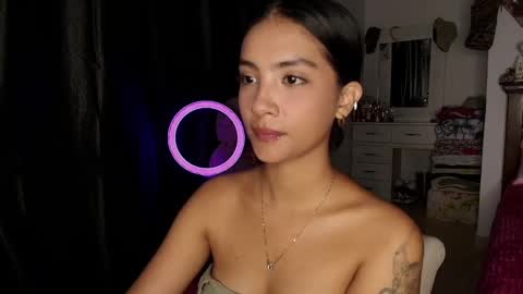 Im MiaIts my first day here  online show from 09.11.25