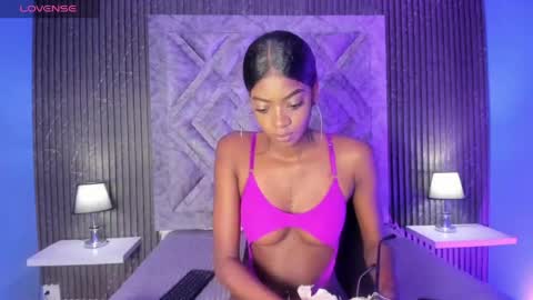 Snapshot of stefannyevans_ chatting on 05.12.26 stefannyevans_ online show from 05.12.26