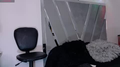 Snapshot of stefannym chatting on 04.19.26 Stefy Milf online show from 04.19.26