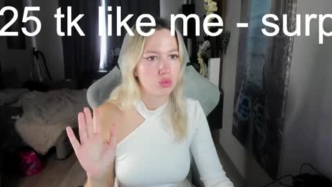 stefany_and_bettany online show from 04.24.26