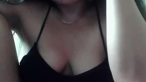 Snapshot of steffani_love chatting on 12.17.25 steffani_love online show from 12.17.25