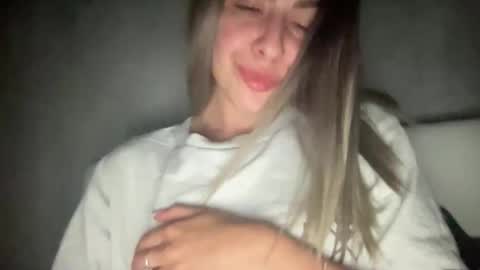 Snapshot of stefy_glow chatting on 09.16.25 stefy_glow online show from 09.16.25