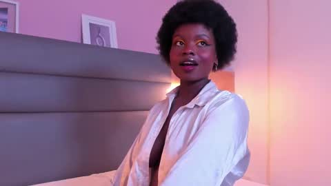 Snapshot of stela_ebony chatting on 12.14.25 STELA online show from 12.14.25