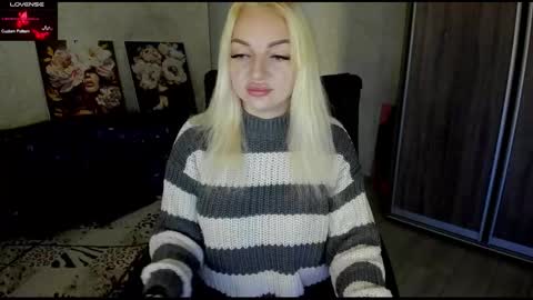 Snapshot of stella__cox chatting on 10.12.25 Stella Cox online show from 10.12.25