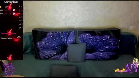 Snapshot of stella__cox chatting on 11.27.25 Stella Cox online show from 11.27.25