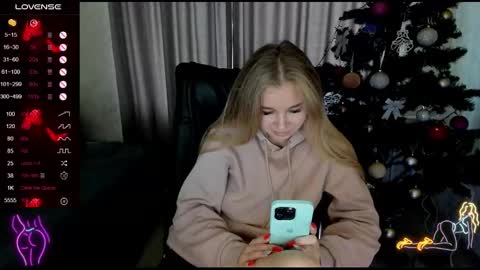 Snapshot of stella__cox chatting on 12.14.25 Stella Cox online show from 12.14.25