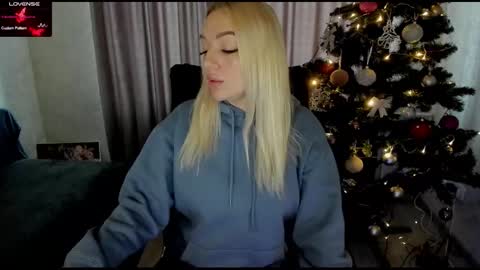 Snapshot of stella__cox chatting on 01.12.26 Stella Cox online show from 01.12.26