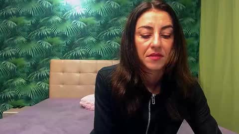 Snapshot of stella_john chatting on 12.27.24 Stella John online show from 12.27.24