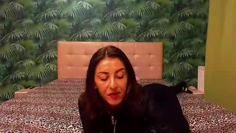 Snapshot of stella_john chatting on 12.28.24 Stella John online show from 12.28.24