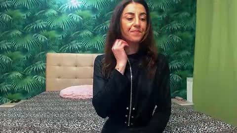 Snapshot of stella_john chatting on 01.21.25 Stella John online show from 01.21.25