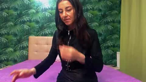 Snapshot of stella_john chatting on 11.17.25 Stella John online show from 11.17.25