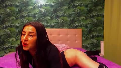 Snapshot of stella_john chatting on 11.22.25 Stella John online show from 11.22.25