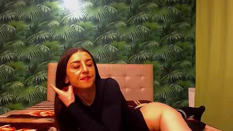 Snapshot of stella_john chatting on 12.02.25 Stella John online show from 12.02.25