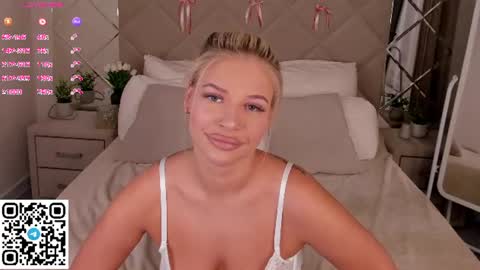 Snapshot of stella_leee chatting on 07.22.26 Stella Leee online show from 07.22.26