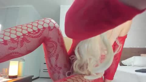 Snapshot of stella_walters chatting on 10.27.25 stella_walters online show from 10.27.25