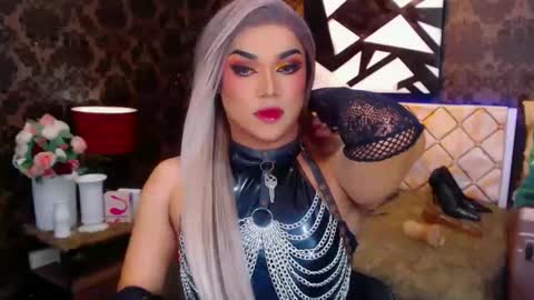 CALL ME STELLA online show from 01.01.25