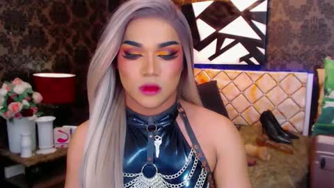 CALL ME STELLA online show from 01.01.25