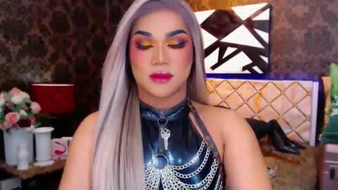 CALL ME STELLA online show from 01.04.25