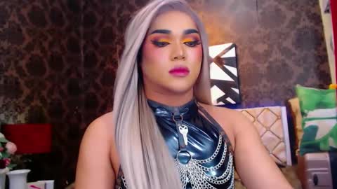 CALL ME STELLA online show from 01.04.25