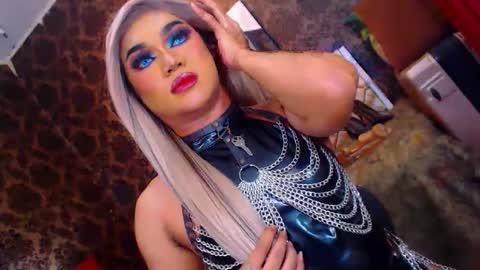 CALL ME STELLA online show from 02.02.25