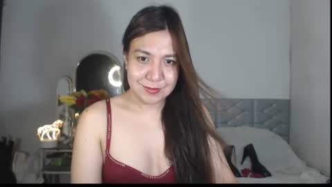 Snapshot of stellahugets chatting on 10.30.25 Stella online show from 10.30.25