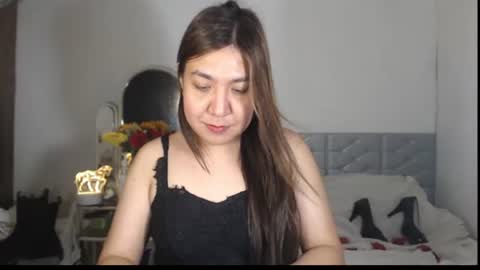 Snapshot of stellahugets chatting on 11.16.25 Stella online show from 11.16.25