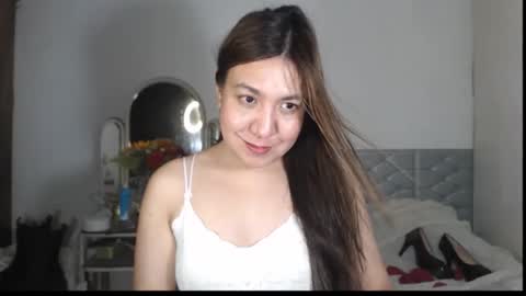 Snapshot of stellahugets chatting on 11.28.25 Stella online show from 11.28.25