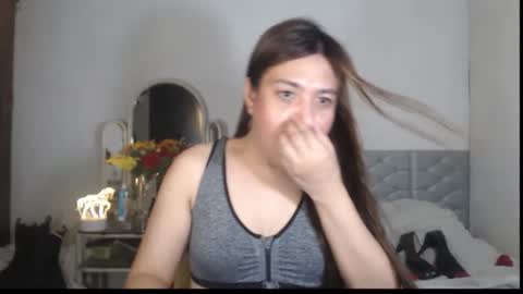 Snapshot of stellahugets chatting on 11.30.25 Stella online show from 11.30.25