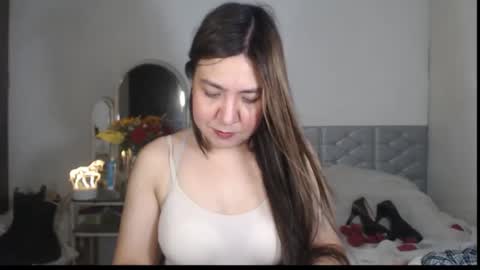 Snapshot of stellahugets chatting on 12.02.25 Stella online show from 12.02.25