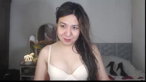 Snapshot of stellahugets chatting on 12.22.25 Stella online show from 12.22.25