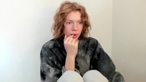 S T E L L A online show from 10.02.25