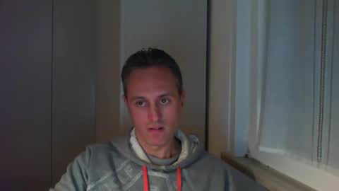 Snapshot of sten015 chatting on 01.18.25 sten015 online show from 01.18.25