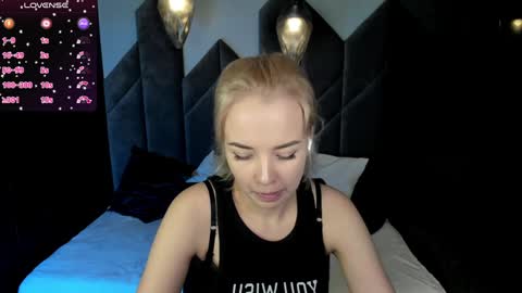 Stephanie Sea online show from 02.05.25