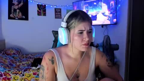 Stephany  independient model  online show from 01.26.25